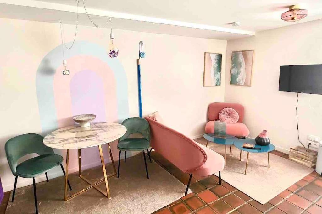 Aquaroom Rdc - 50m - Rue Gratuite Apartment